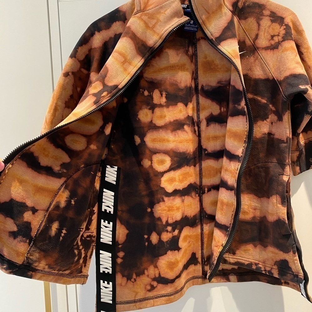 8 Items For Only $30 π₯ Nike Orange and Black Tie-Dye Zip-Up Hoodie - Picture 3 of 8